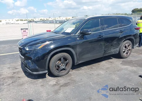 2022 Toyota Highlander Xle z USA, uszkodzony, nr VIN 5TDGZRAHXNS543471